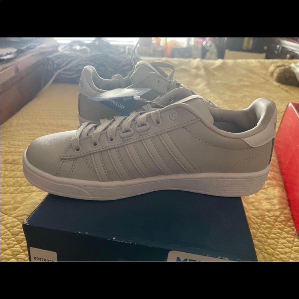 NIB womens k swiss 6.5, grey